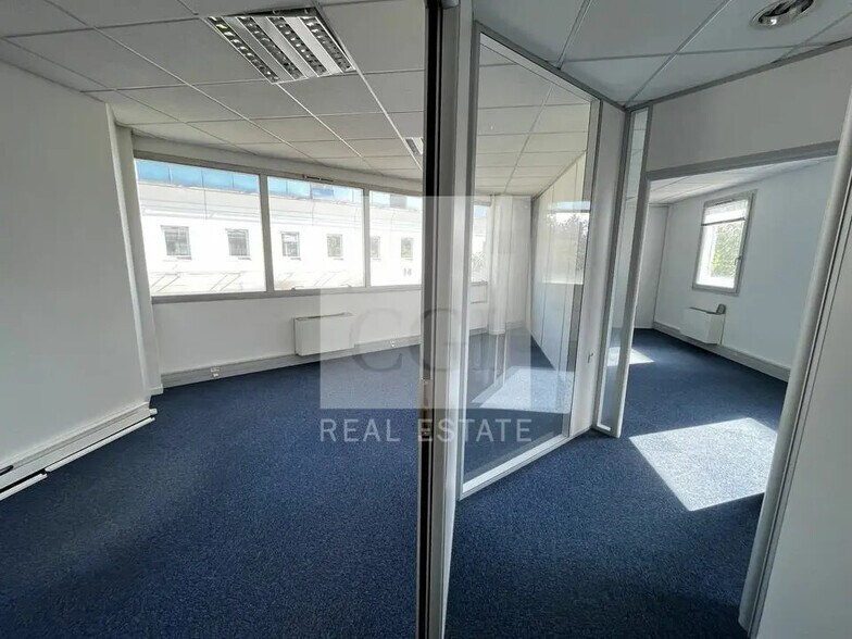Office in Bron for sale - Interior Photo - Image 2 of 11