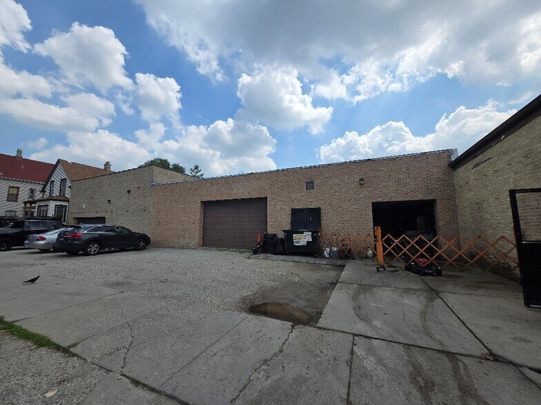 4228 W Montrose Ave, Chicago, IL for sale - Building Photo - Image 2 of 3