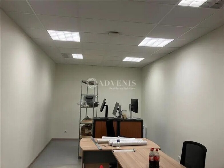 Office in Vierzon for lease - Interior Photo - Image 3 of 6