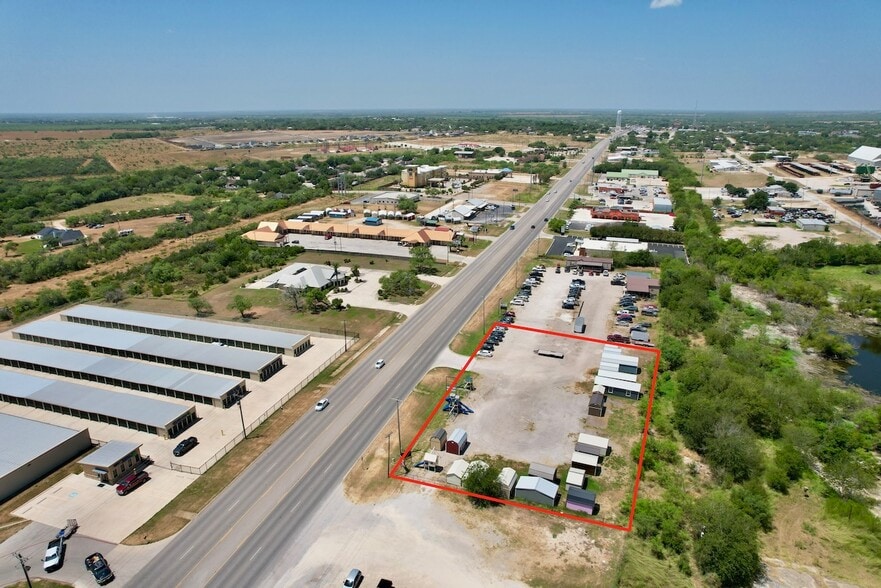 1 Ac 97 E hwy, Jourdanton, TX for sale - Building Photo - Image 2 of 7