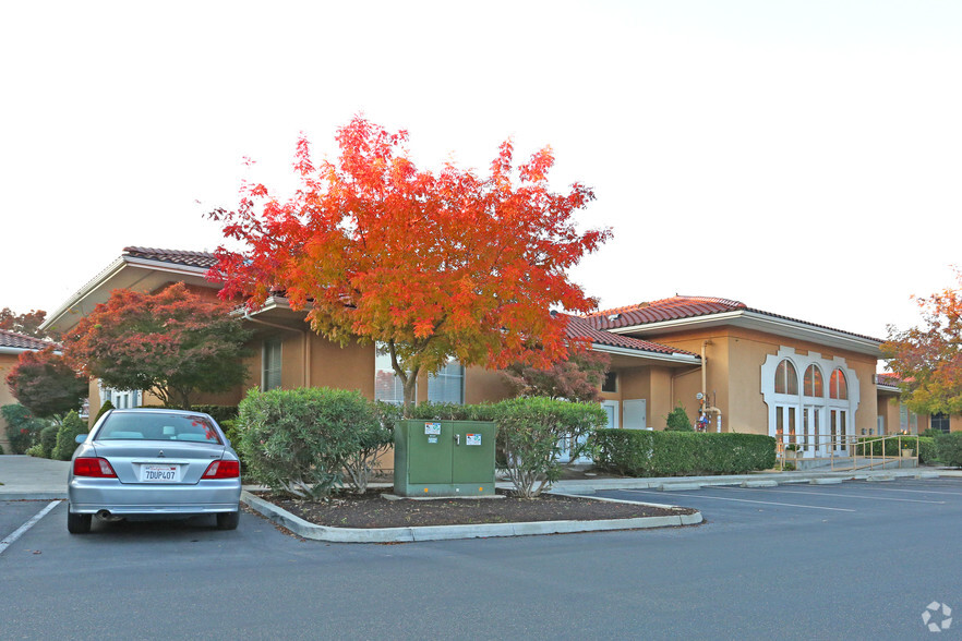 9495 N Fort Washington Rd, Fresno, CA for lease - Building Photo - Image 1 of 5