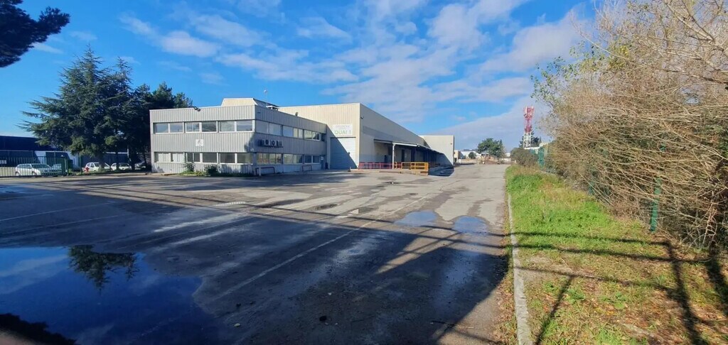 Vente Entrepôt 2 940 m² - Photo 1