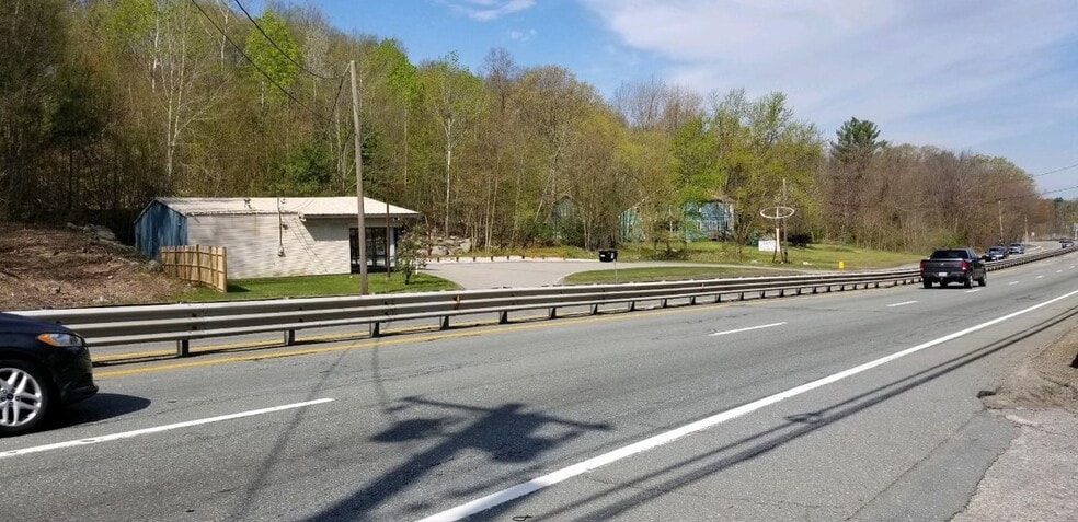 695 Eddie Dowling Hwy, North Smithfield, RI for sale - Primary Photo - Image 1 of 1