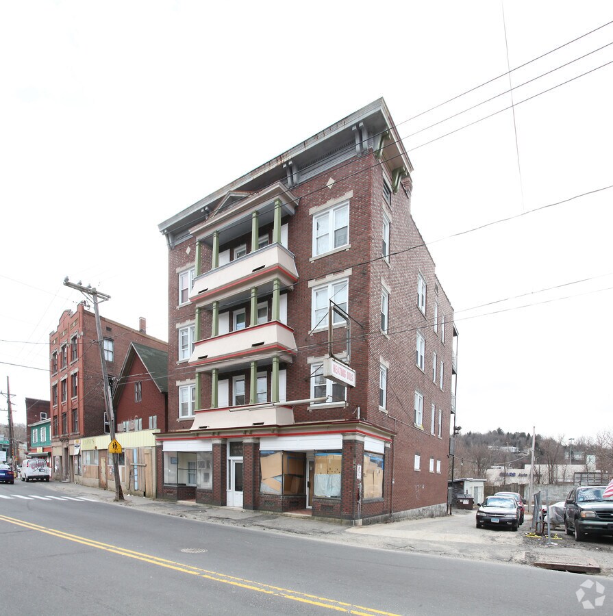 690 E Main St, Waterbury, CT 06702