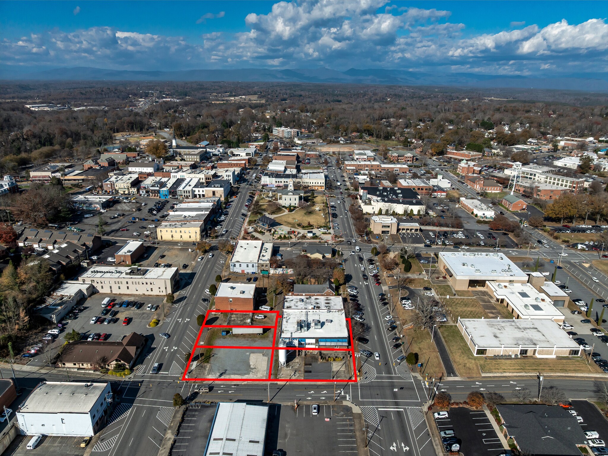 212 S Green St, Morganton, NC for sale Primary Photo- Image 1 of 46