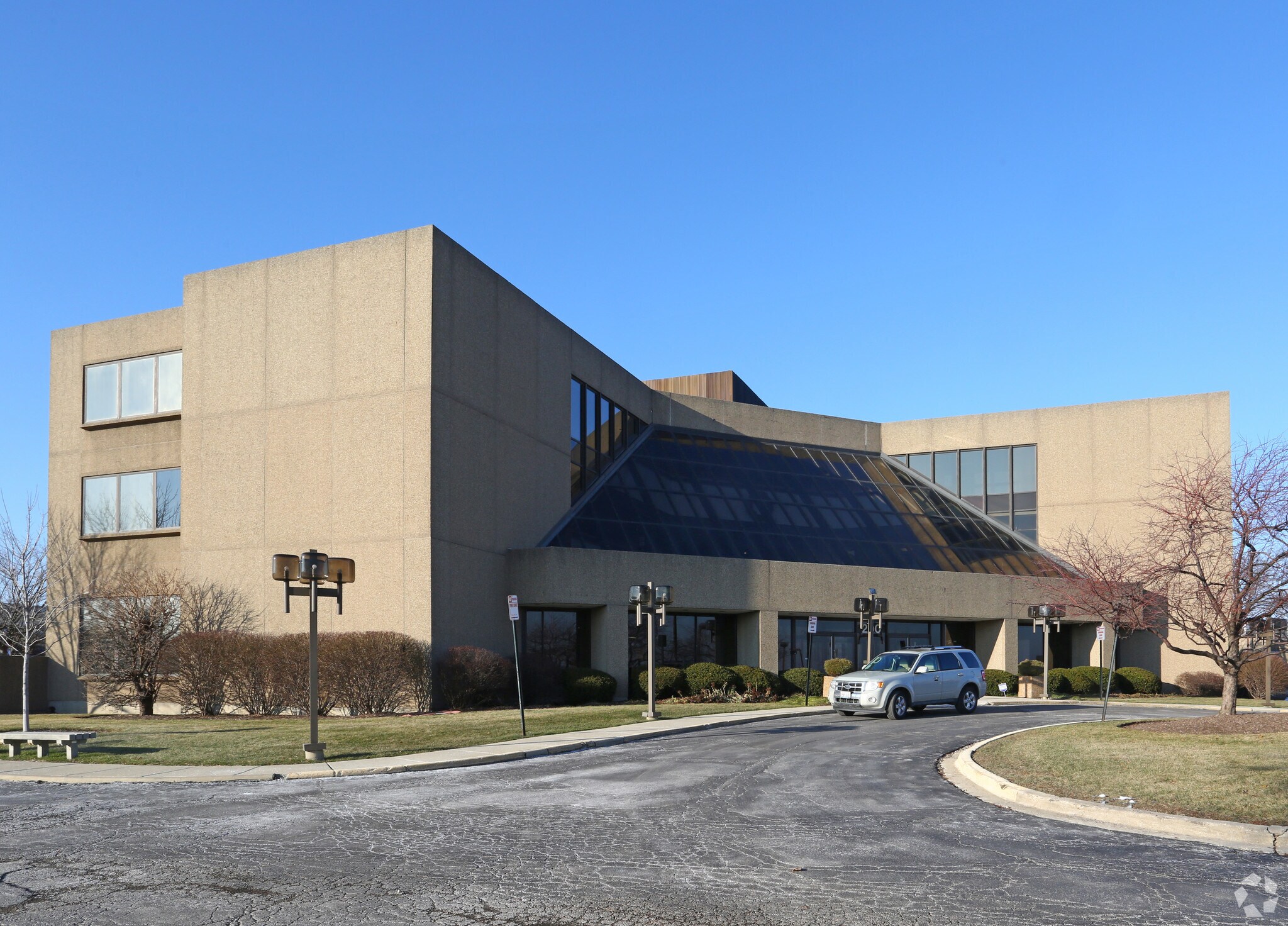 200 W Higgins Rd, Schaumburg, IL 60195 Schaumburg Office Center