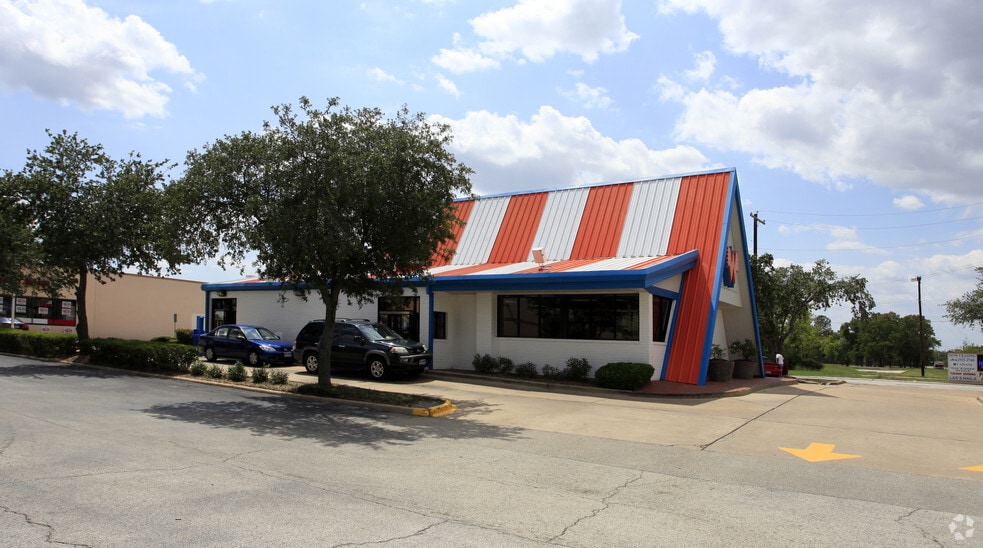 106 N Friendswood Dr, Friendswood, TX for lease - Building Photo - Image 2 of 2