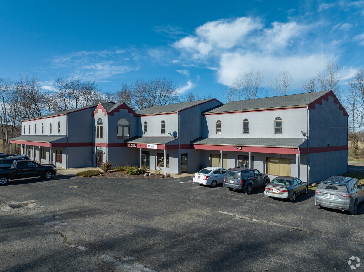 2181 Wadsworth Rd, Norton, OH 44203