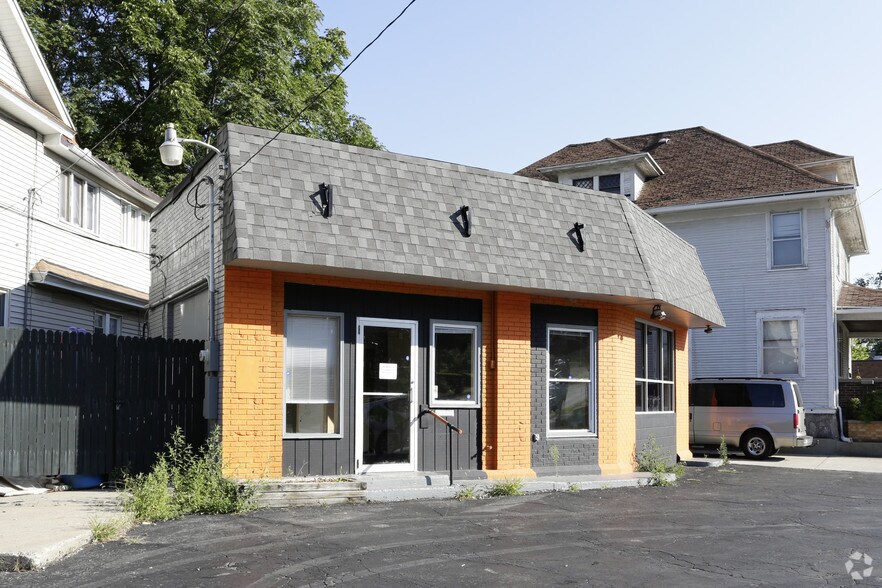 1601 Plainfield Ave NE, Grand Rapids, MI for sale - Primary Photo - Image 1 of 1