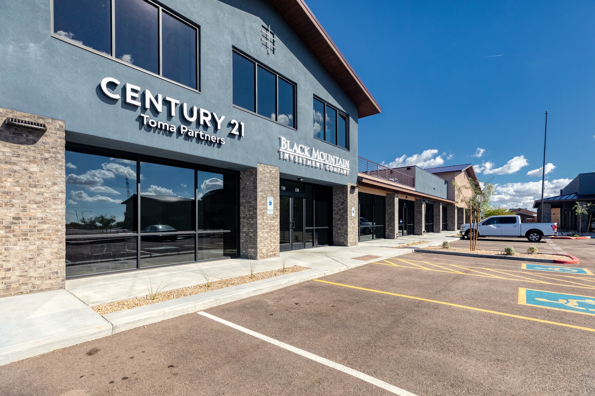 8325 W Happy Valley Rd, Peoria, AZ for lease Building Photo- Image 1 of 14