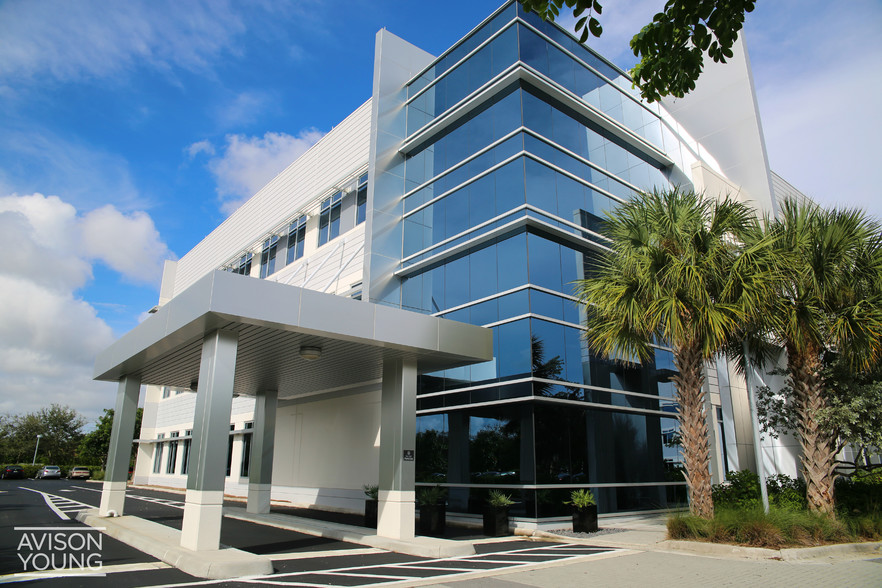 1875 NW Corporate Blvd, Boca Raton, FL for lease - Building Photo - Image 3 of 7