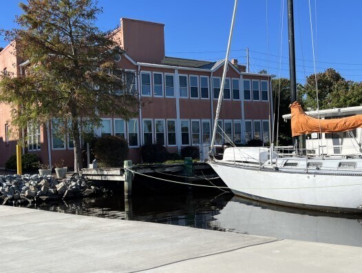 200 N Water St, Elizabeth City, NC for lease - Building Photo - Image 2 of 6