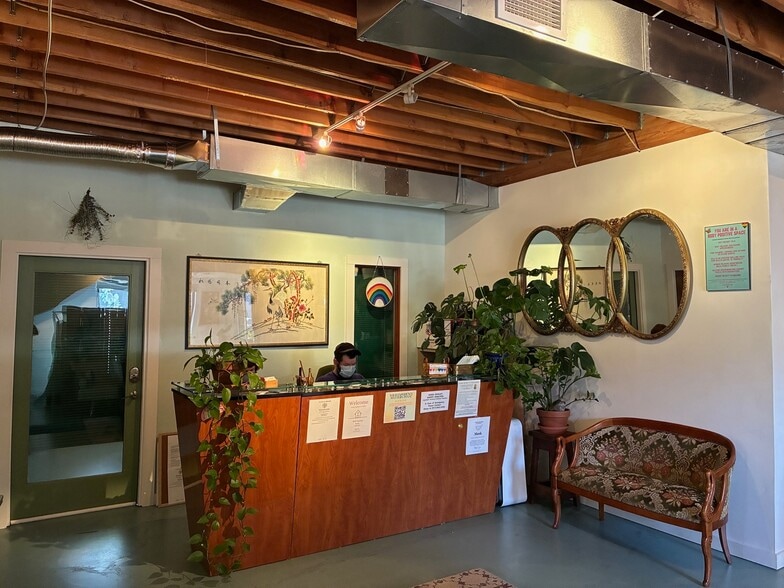 2410 SE 10th Ave, Portland, OR for sale - Interior Photo - Image 3 of 6