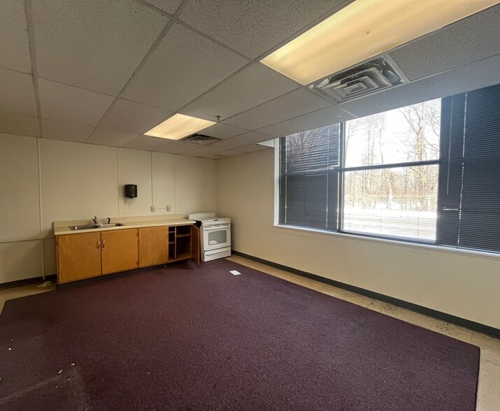 1200-1298 Veterans Hwy, Bristol, PA for lease - Interior Photo - Image 3 of 10