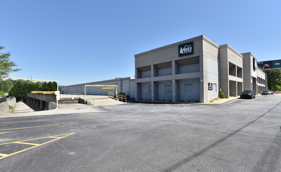 1800 Northeast Expy, Atlanta, GA for lease - Building Photo - Image 1 of 23