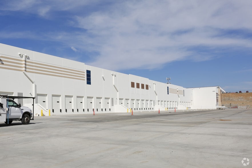 2553 Sampson Ave, Corona, CA for lease - Building Photo - Image 2 of 19