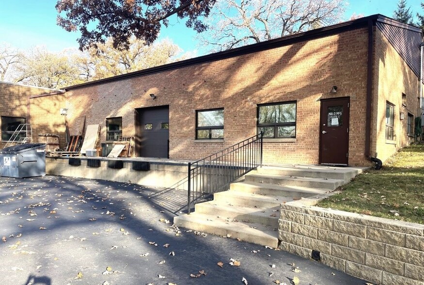 39W433 Highland Ave, Elgin, IL for lease - Building Photo - Image 1 of 2