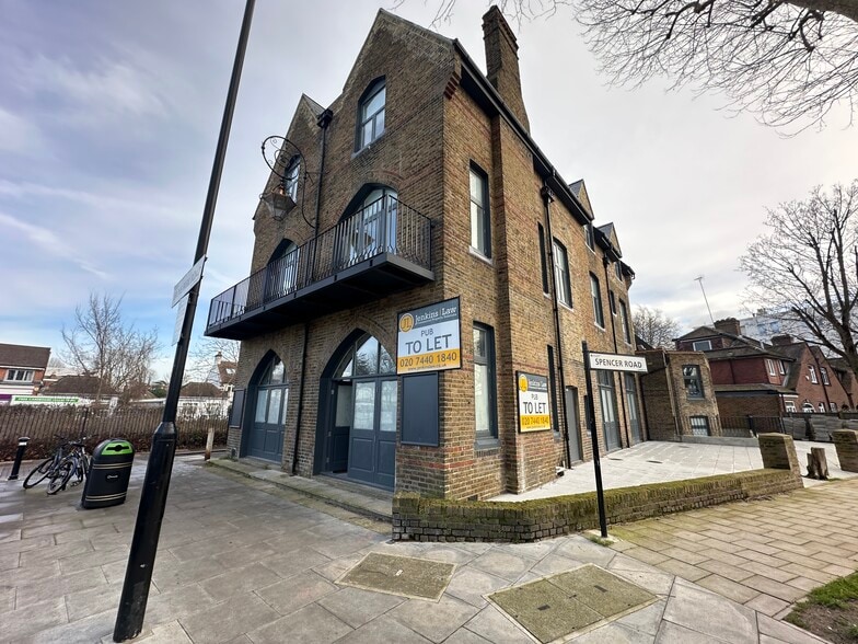 2 Grove Park Rd, London for lease - Primary Photo - Image 1 of 4