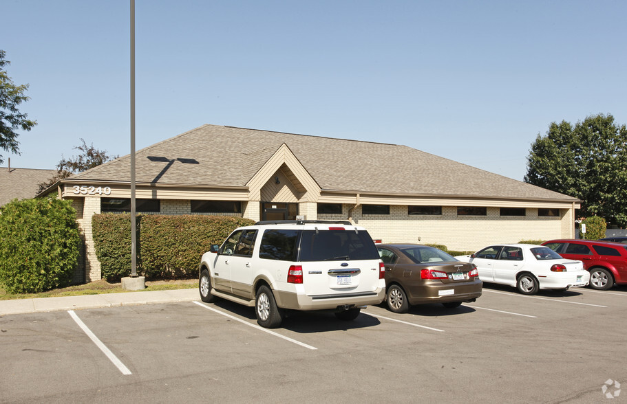 35150-35360 Nankin Blvd, Westland, MI for lease - Primary Photo - Image 1 of 2