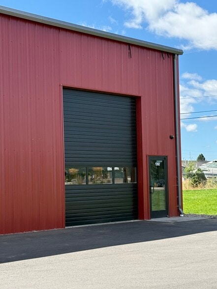 1392 Alpha dr, Mcminnville, OR for lease - Primary Photo - Image 1 of 1