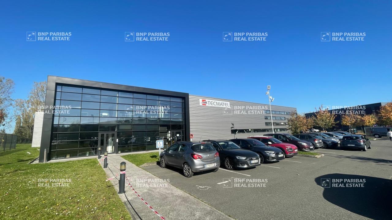 Flex in Élancourt for lease Building Photo- Image 1 of 7