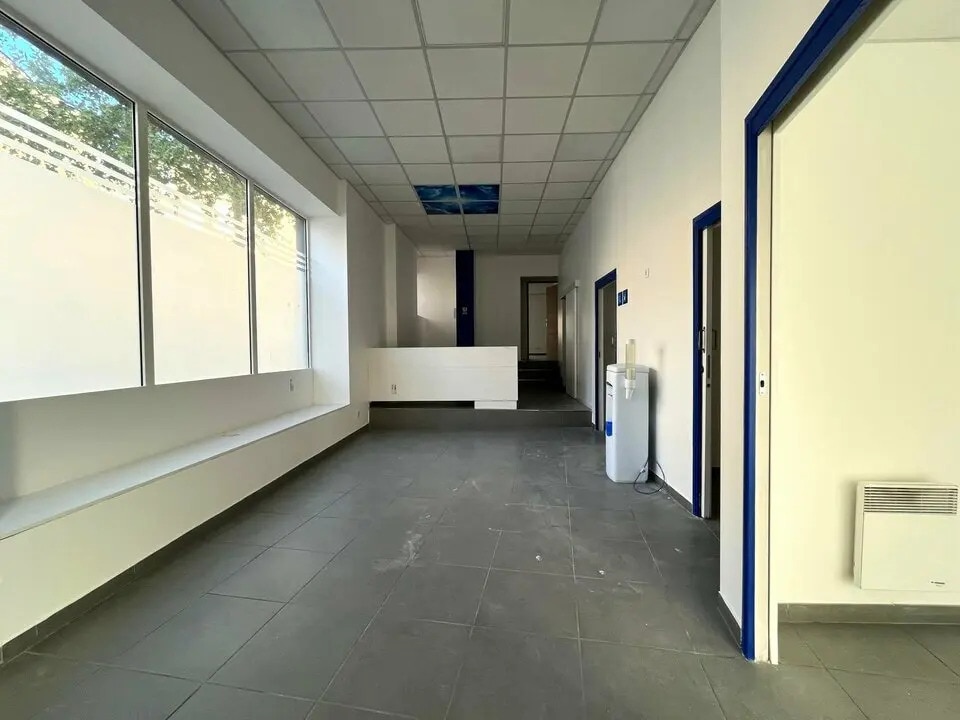 Retail in Vallauris for sale Interior Photo- Image 1 of 10