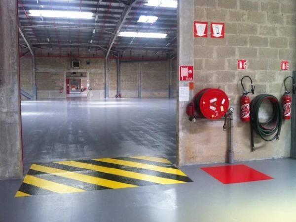 Industrial in Compans for lease - Building Photo - Image 1 of 4