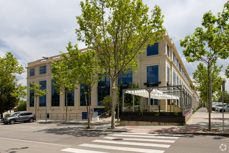 Calle Chile, 10, Las Rozas de Madrid, Madrid for lease - Building Photo - Image 1 of 5