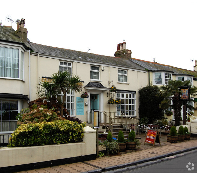 34 Fore St, Shaldon for sale - Primary Photo - Image 1 of 3