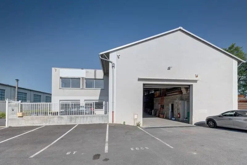 Location Local d'activités 521 m² - Photo 1
