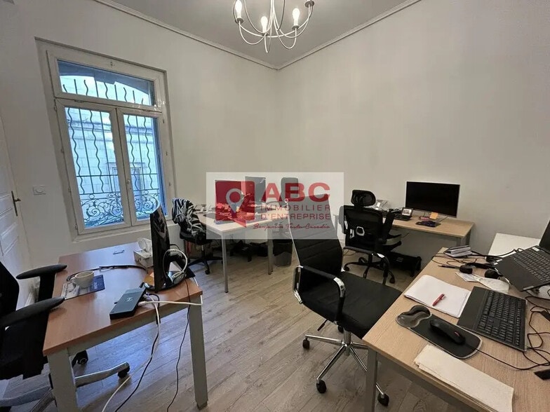 Office in Montpellier for lease - Interior Photo - Image 2 of 6
