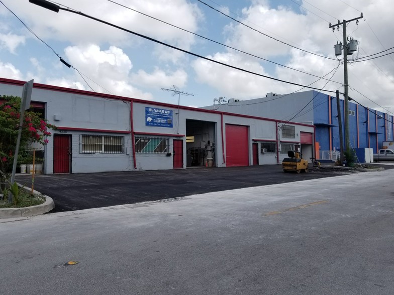 4330-4342 E 10th Ct, Hialeah, FL for lease - Building Photo - Image 1 of 3