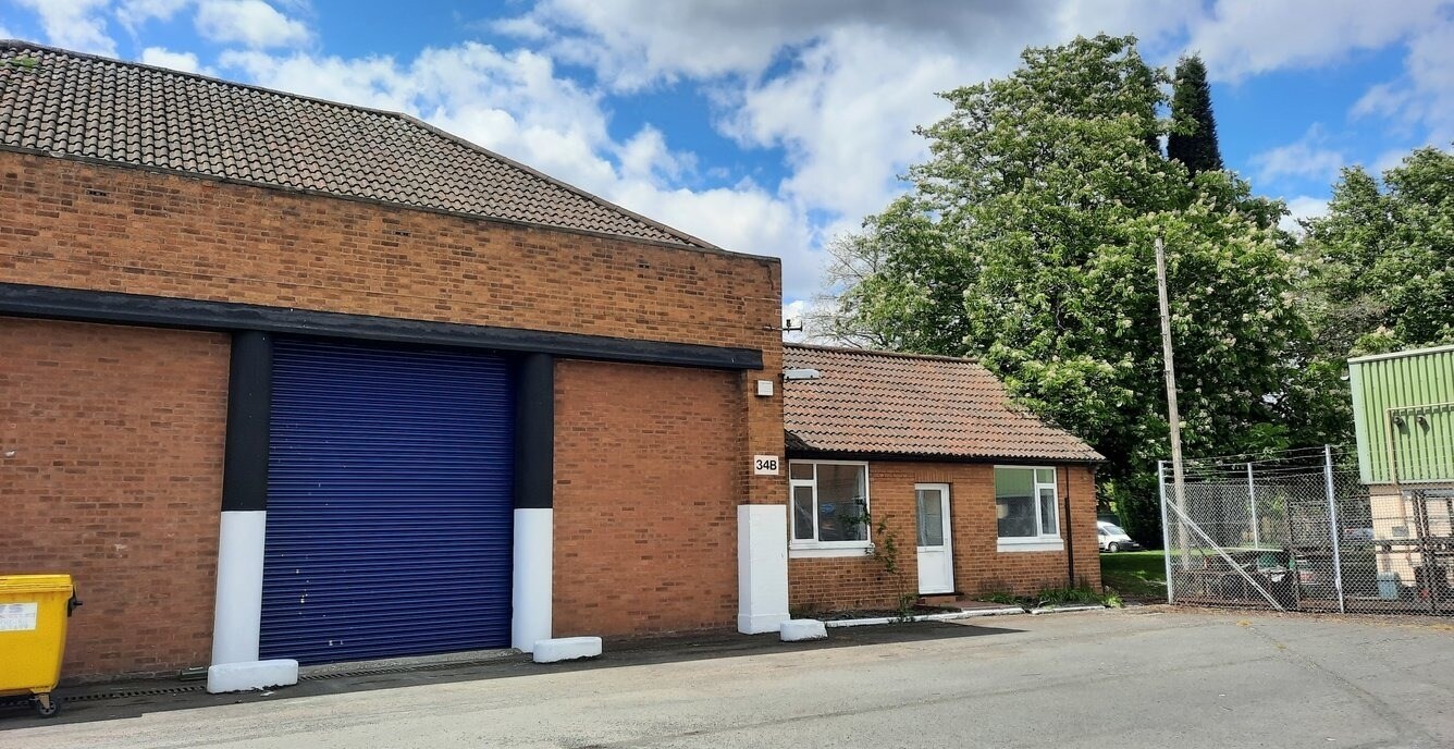 34A34B Oak Dr, Kidderminster, WOR DY10 4JB