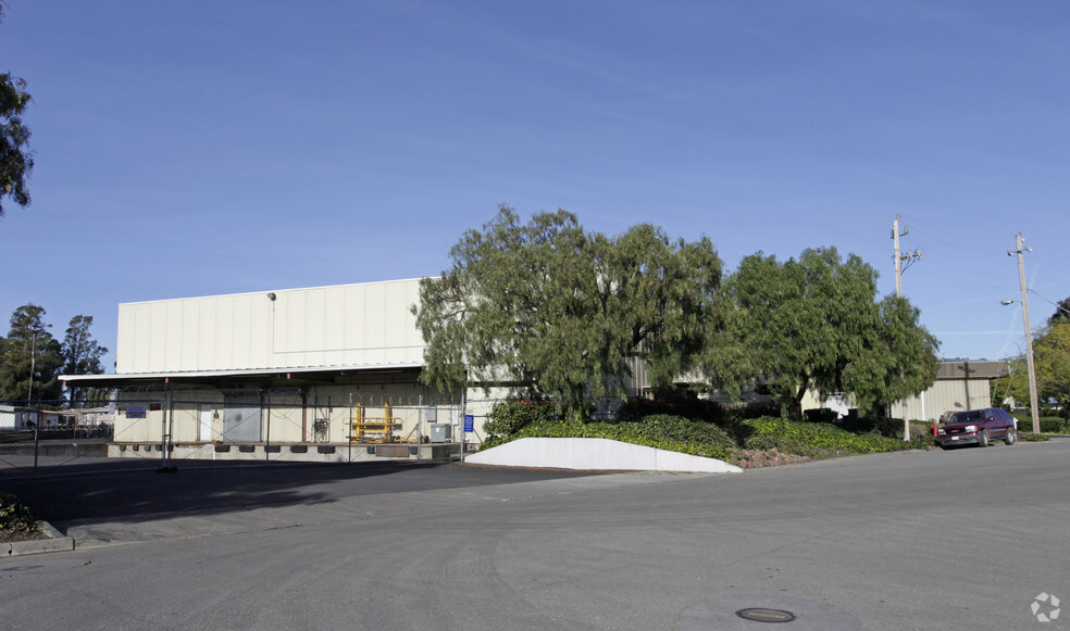 1297 Dynamic St, Petaluma, CA for lease - Primary Photo - Image 1 of 6