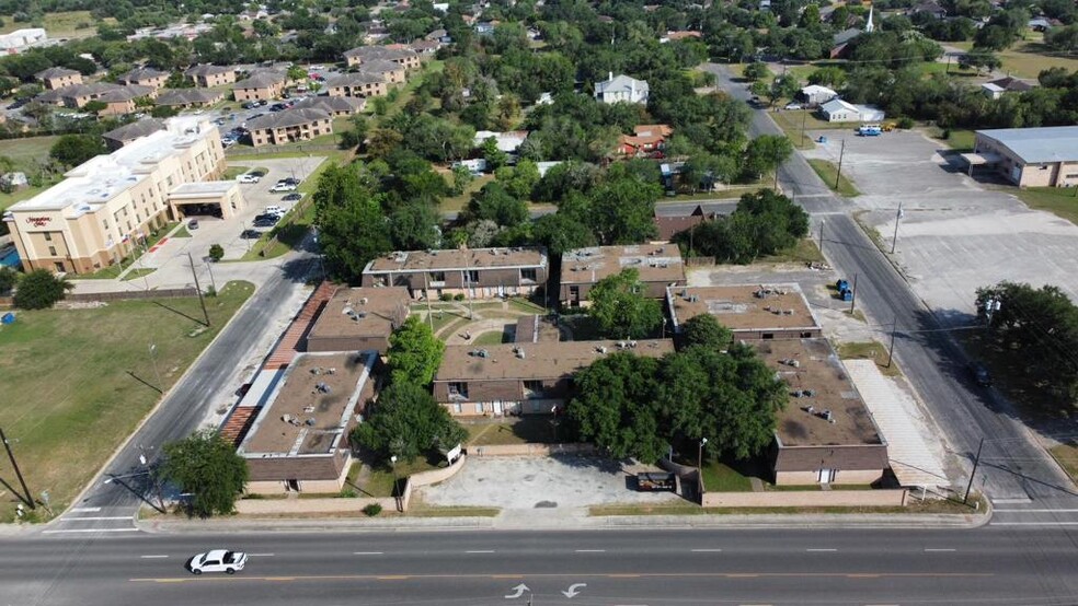 1200 E Houston St, Beeville, TX for sale - Building Photo - Image 1 of 1