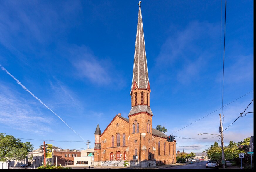 19-31 N Sixth St, Hudson, NY for sale - Building Photo - Image 1 of 1