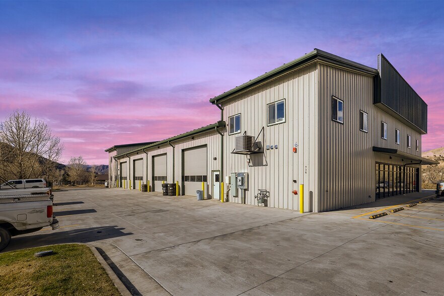 720-740 Red Table Drive, Gypsum, CO for sale - Primary Photo - Image 1 of 1