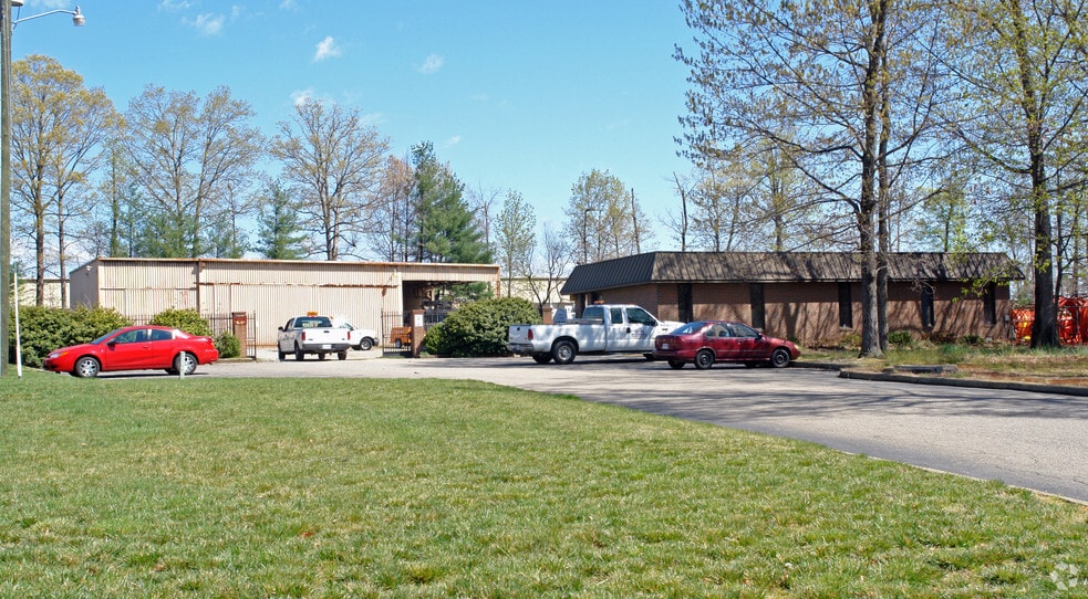 11600 Grove Park Ct, Midlothian, VA for lease - Primary Photo - Image 1 of 2