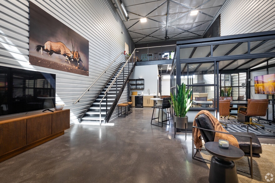 15431 Fitzhugh Rd, Dripping Springs, TX for sale - Building Photo - Image 1 of 21