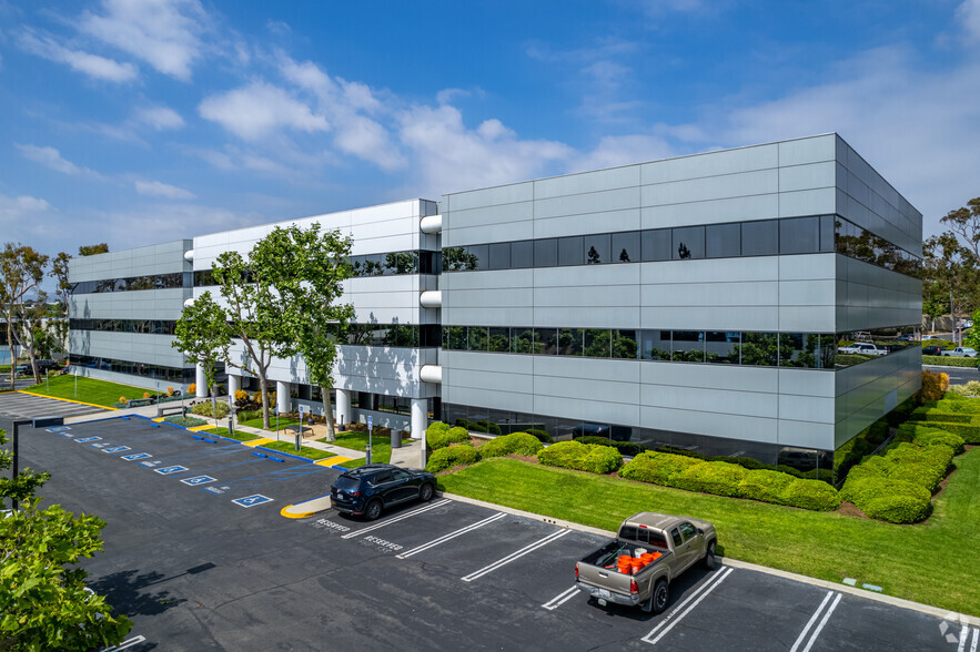 15707 Rockfield Blvd, Irvine, CA for lease - Building Photo - Image 1 of 32