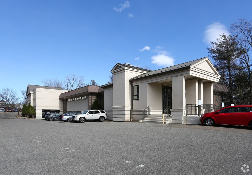 291 S Lambert Rd, Orange, CT 06477