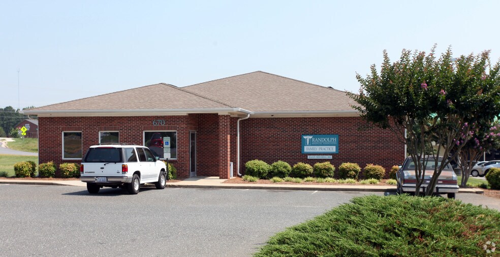 670 W Academy St, Randleman, NC for sale - Primary Photo - Image 1 of 1