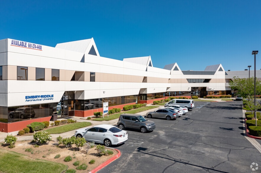 39959 Sierra Hwy, Palmdale, CA for lease - Building Photo - Image 2 of 17