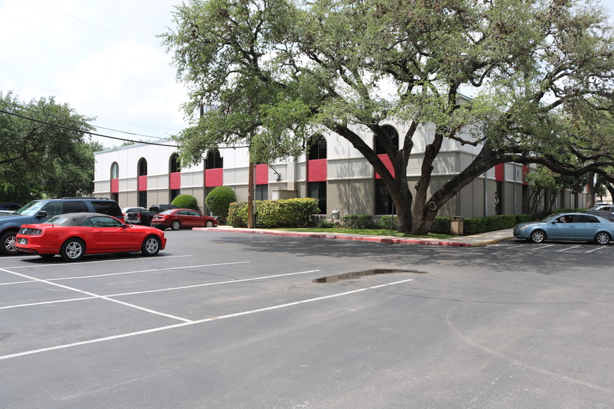 1600 NE Loop 410, San Antonio, TX for lease - Building Photo - Image 1 of 5