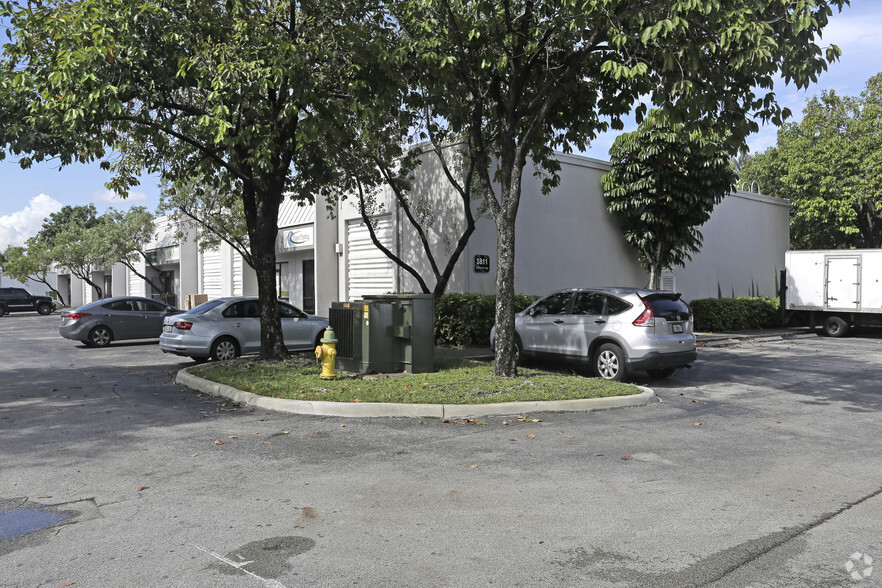 3811 SW 47th Ave, Davie, FL for sale - Building Photo - Image 1 of 1