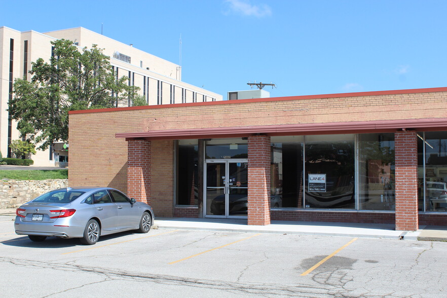 7002 Johnson Dr, Mission, KS for lease - Building Photo - Image 3 of 4