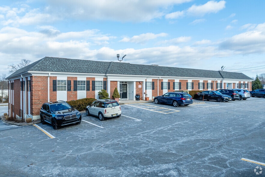 541 Cedar Hill Ave, Wyckoff, NJ for sale - Building Photo - Image 1 of 1