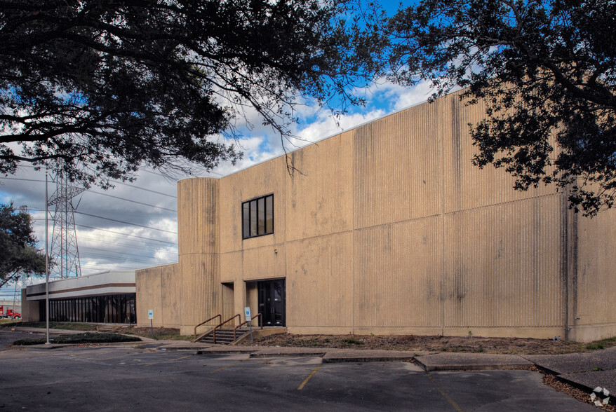 5601 Braxton Dr, Houston, TX for lease - Primary Photo - Image 1 of 7