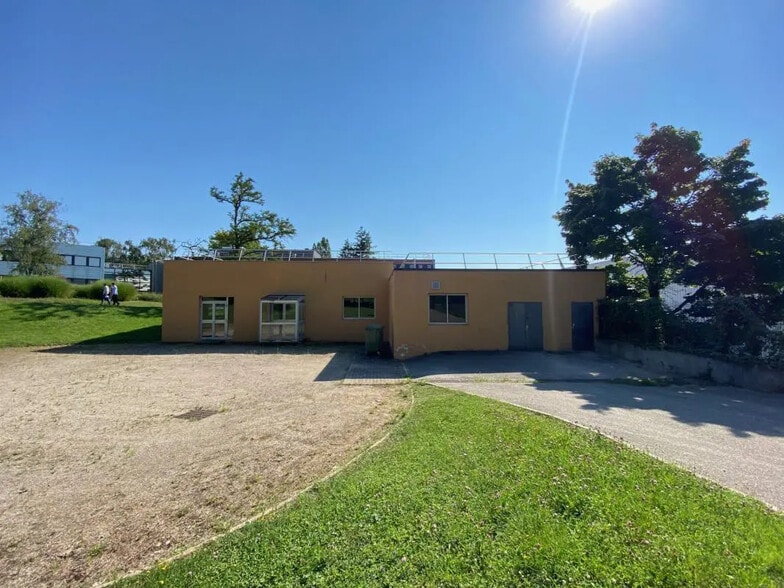 Flex in Dardilly for lease - Building Photo - Image 1 of 9