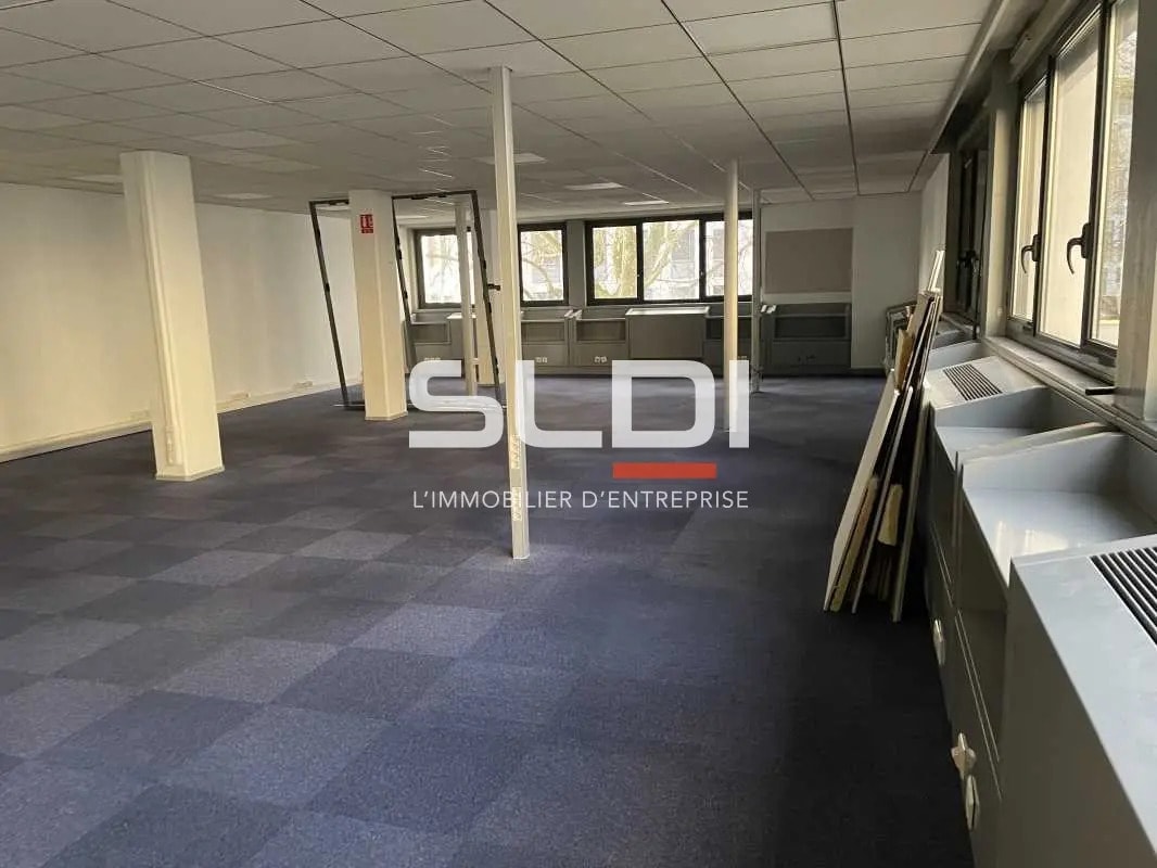 Office in Villeurbanne for sale Interior Photo- Image 1 of 4